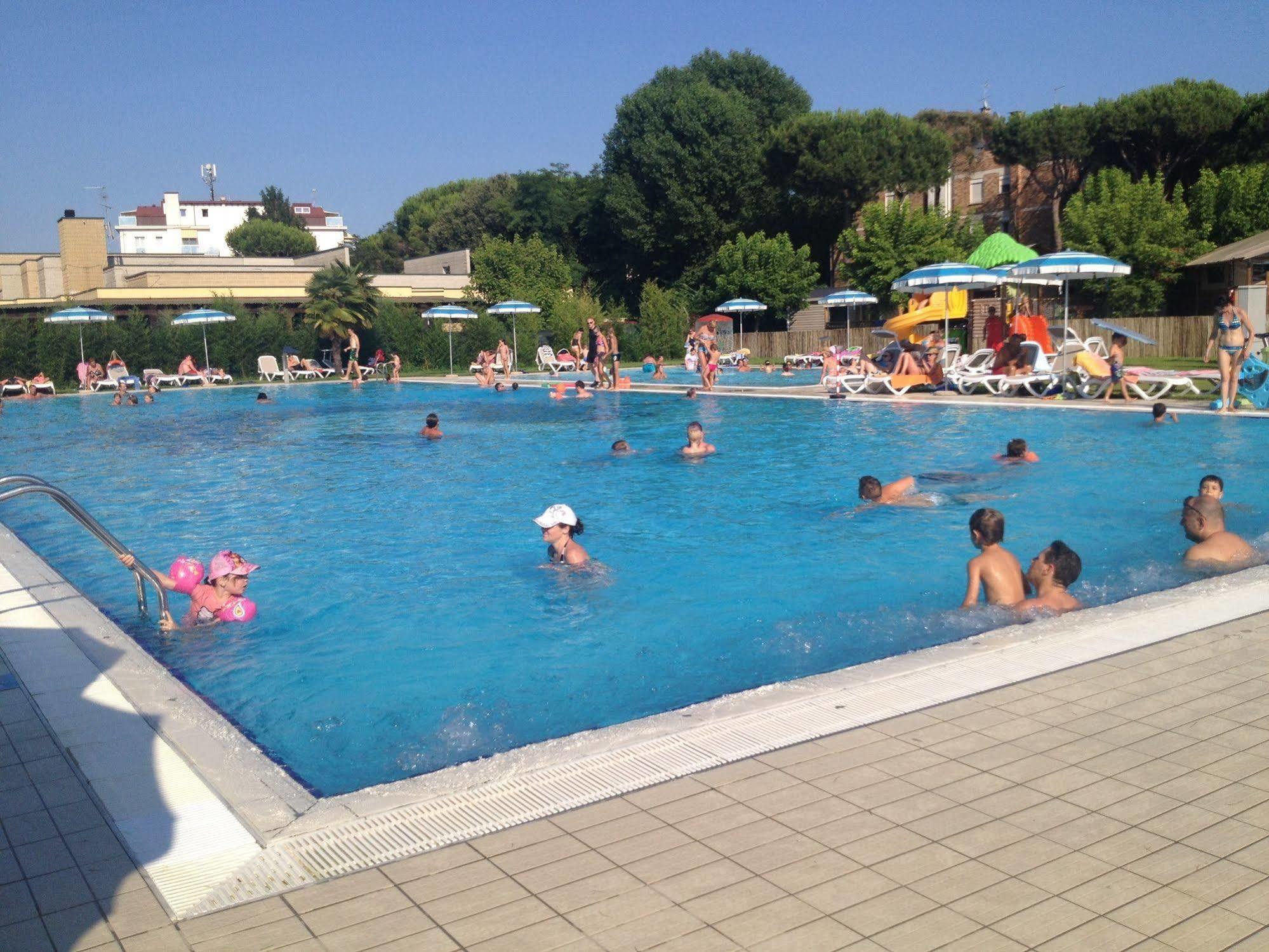Camping Village Malibu Beach Лидо-ди-Езоло Экстерьер фото